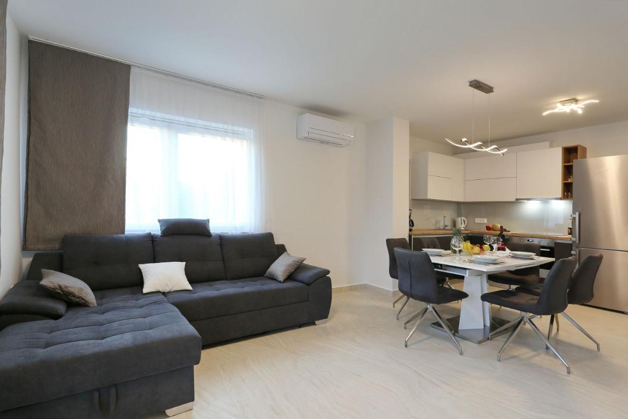 Villa Ankora 1 With Heated Pool Biograd Na Moru Eksteriør billede